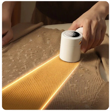 Rasoir textile Nazor retirant les bouloches d’un pull.